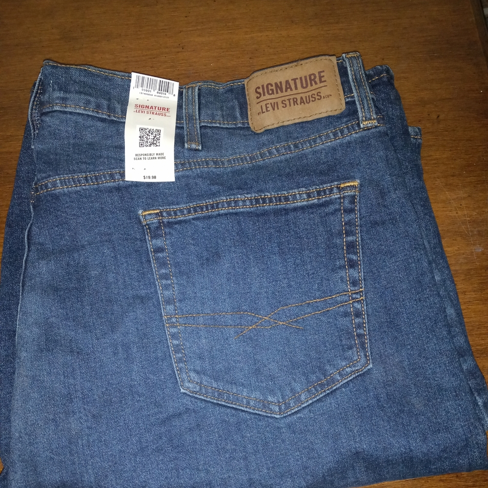 Levi's Signature Relaxed Fit Blue Jeans